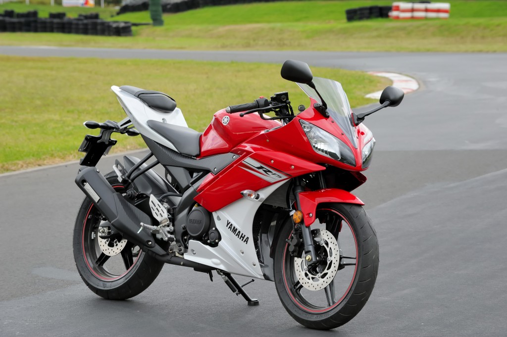 BikeReview Yamaha YZF-R15 2013 Stat 2