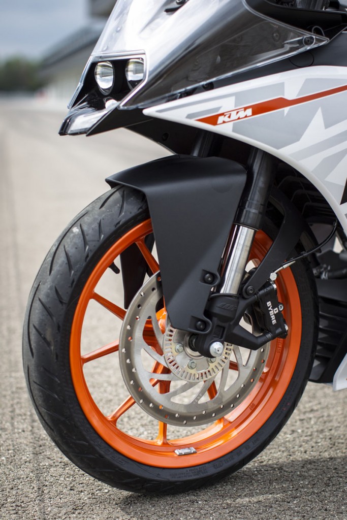 2015_KTM_RC_390_Details 3