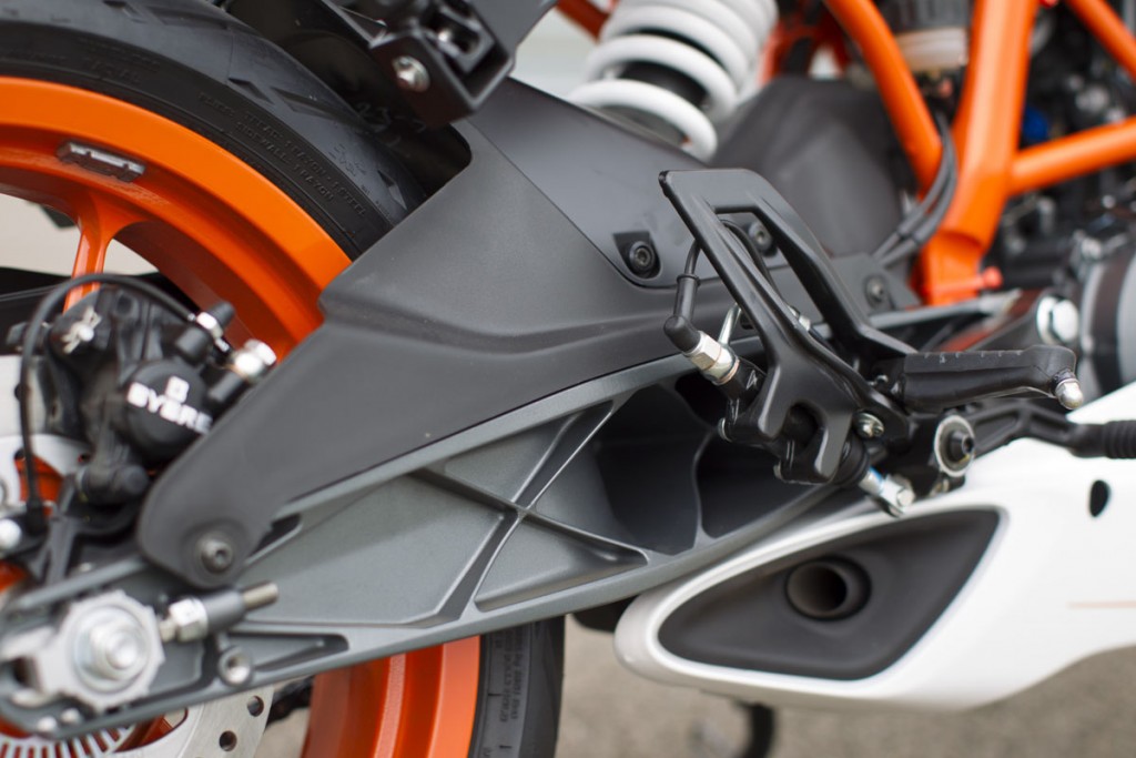 2015_KTM_RC_390_Details 2