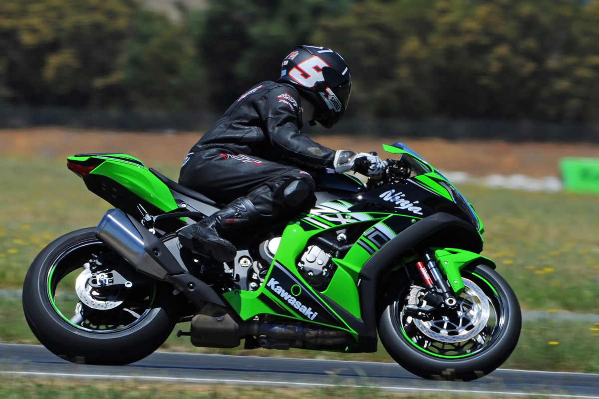 Review: 2016 Kawasaki Ninja ZX-10R World Track Launch - Bike Review