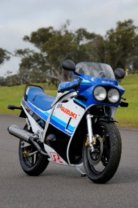 BikeReview GSX-R750 Old v New (4)