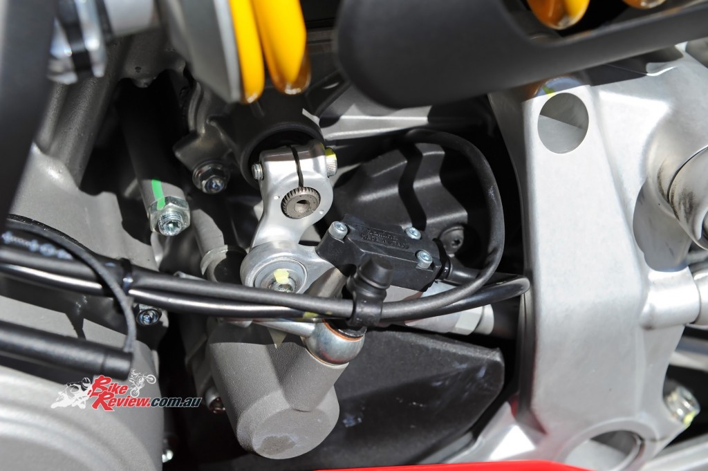 2015-Ducati-1299-BikeReview-(61)