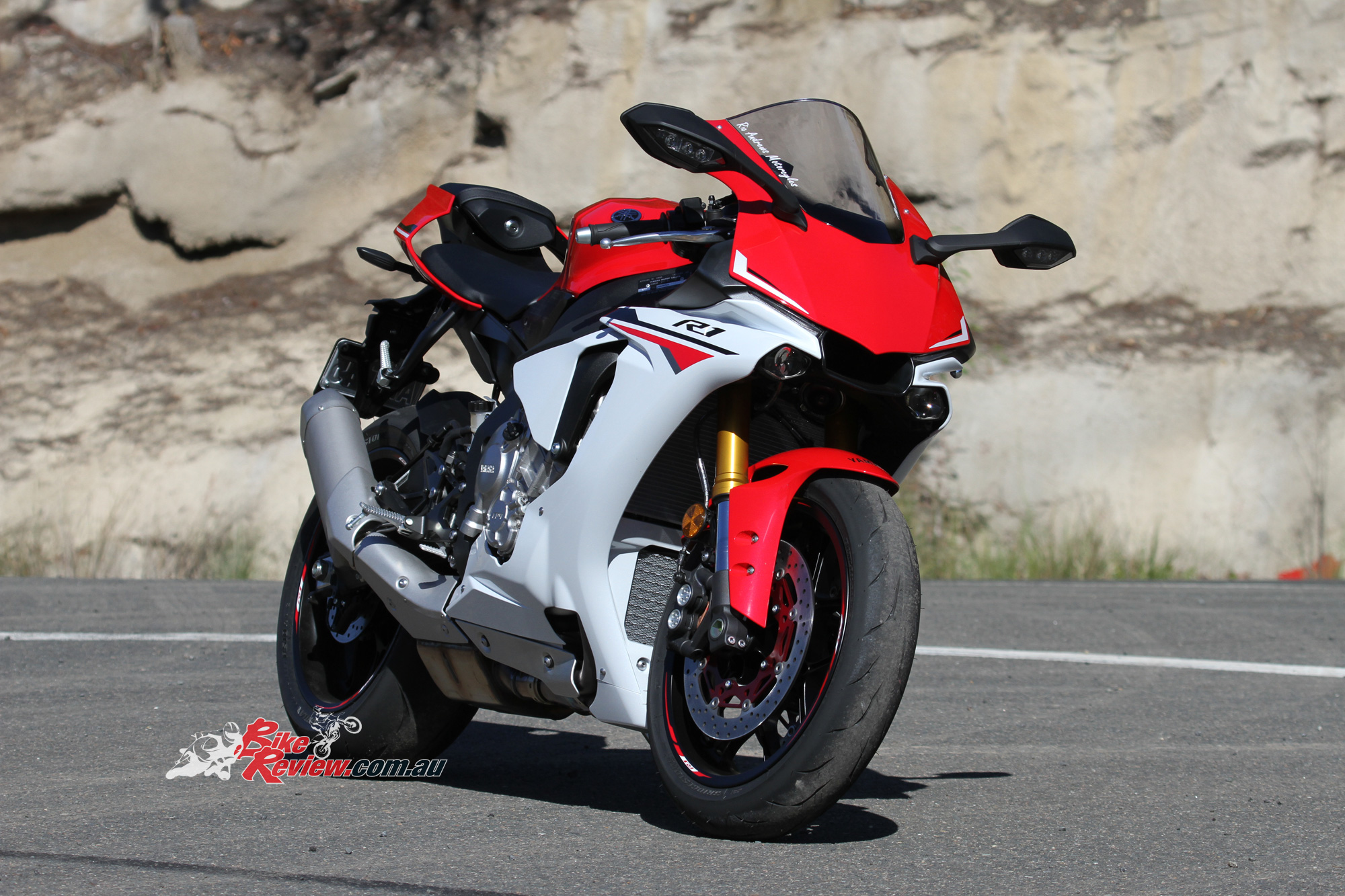 Review: Yamaha YZF-R1 - On the Road -