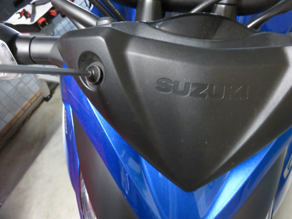 Bike Review Suzuki GSX-S1000 Screen Install (6)