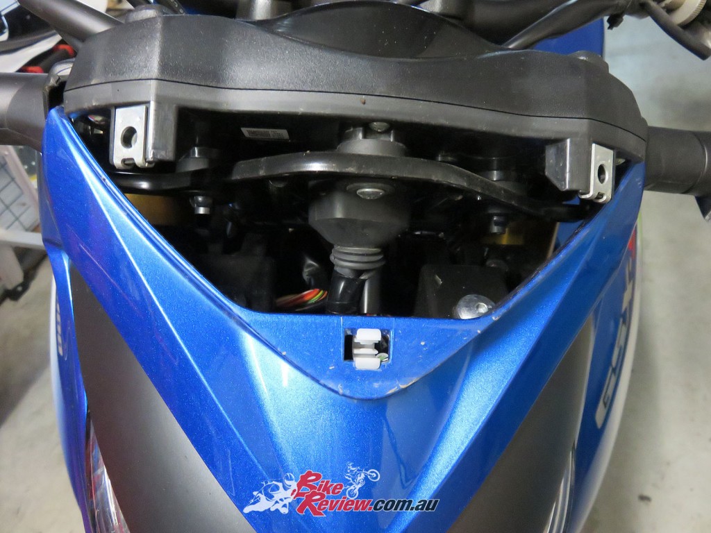 Bike Review Suzuki GSX-S1000 Screen Install (7)