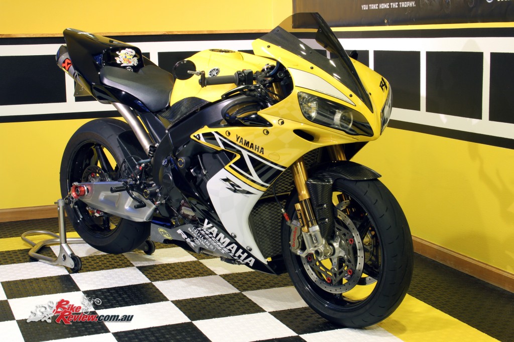 Custom-YZF-R1-Unlimited-BikeReview-(22)