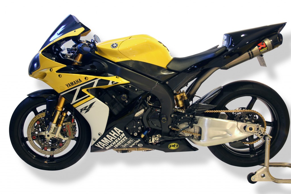 Custom-YZF-R1-Unlimited-BikeReview-(2)22