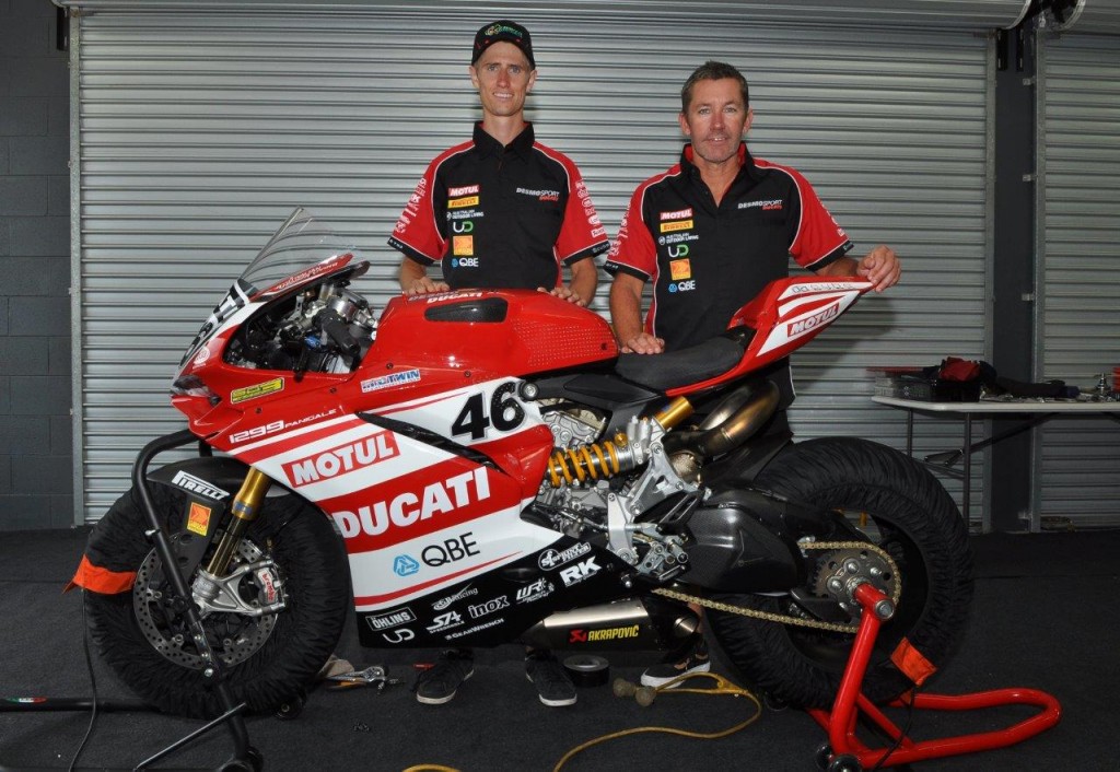 Mike Jones & Troy Bayliss. Credit Russell Colvin