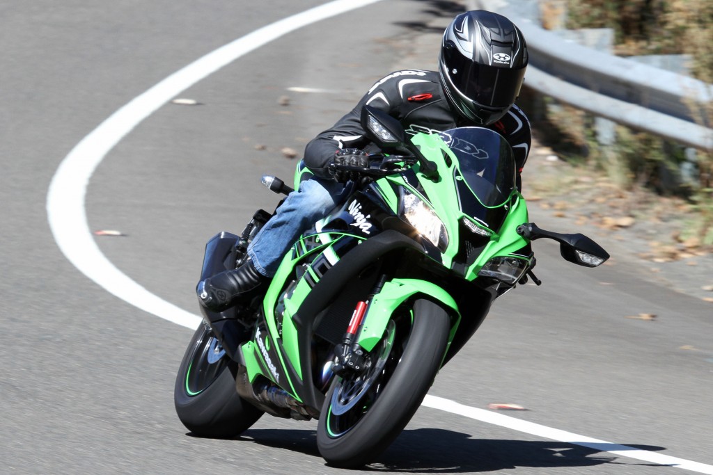 Bike Review Kabuto RT-33 Kawasaki ZX-10R (3)