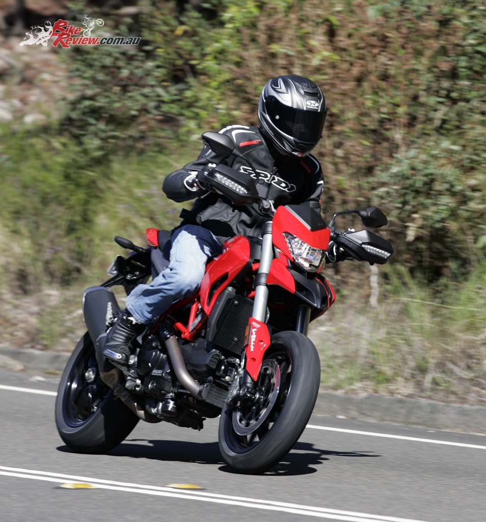 2016 Ducati Hypermotard 939 - Bike Review (2)