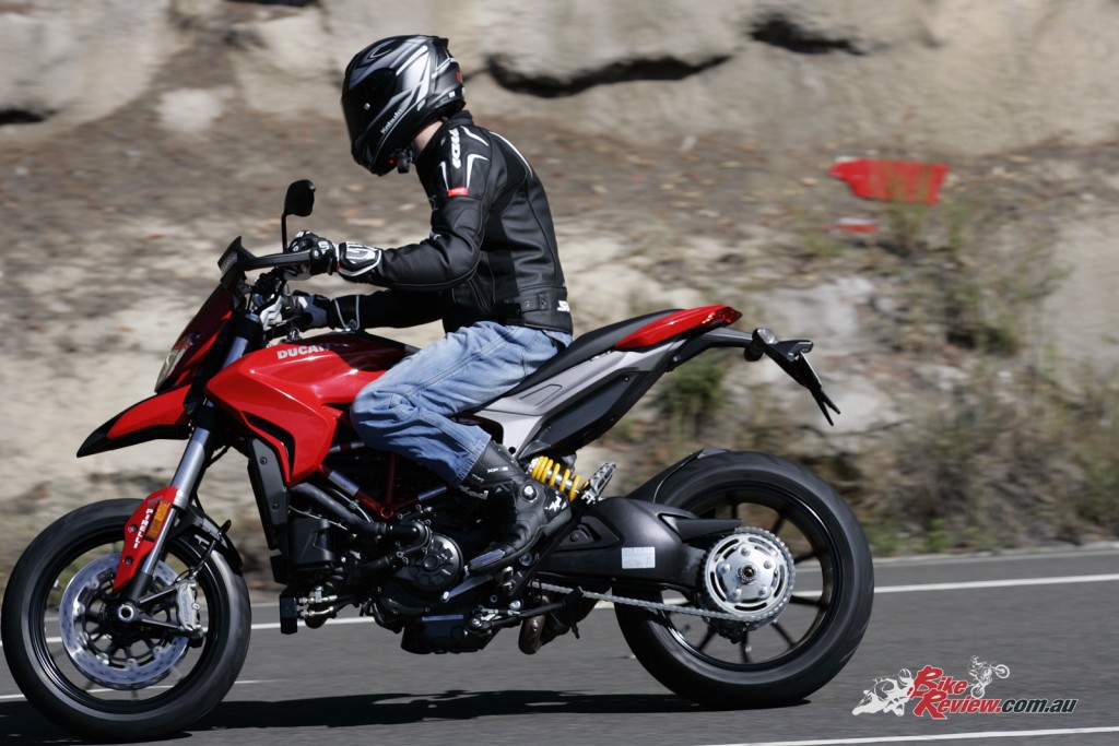 2016 Ducati Hypermotard 939 - Bike Review (5)