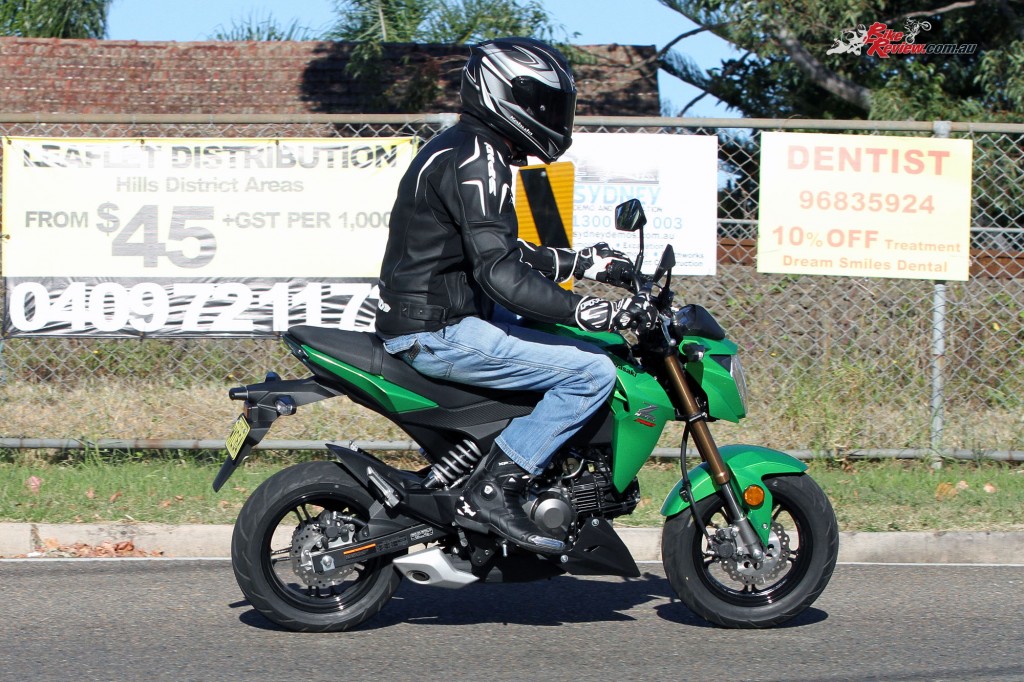 2016 Kawasaki Z125 Pro Bike Review Actions (6)