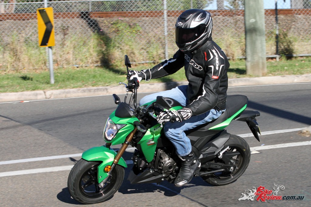 2016 Kawasaki Z125 Pro Bike Review Actions (8)