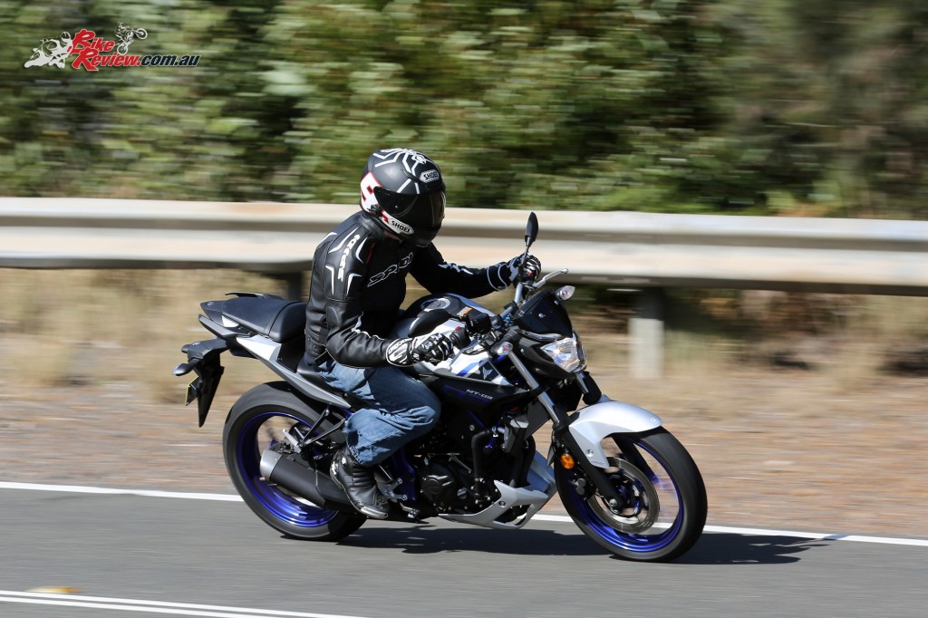 2016 Yamaha MT-03 Bike Review Actions (11)