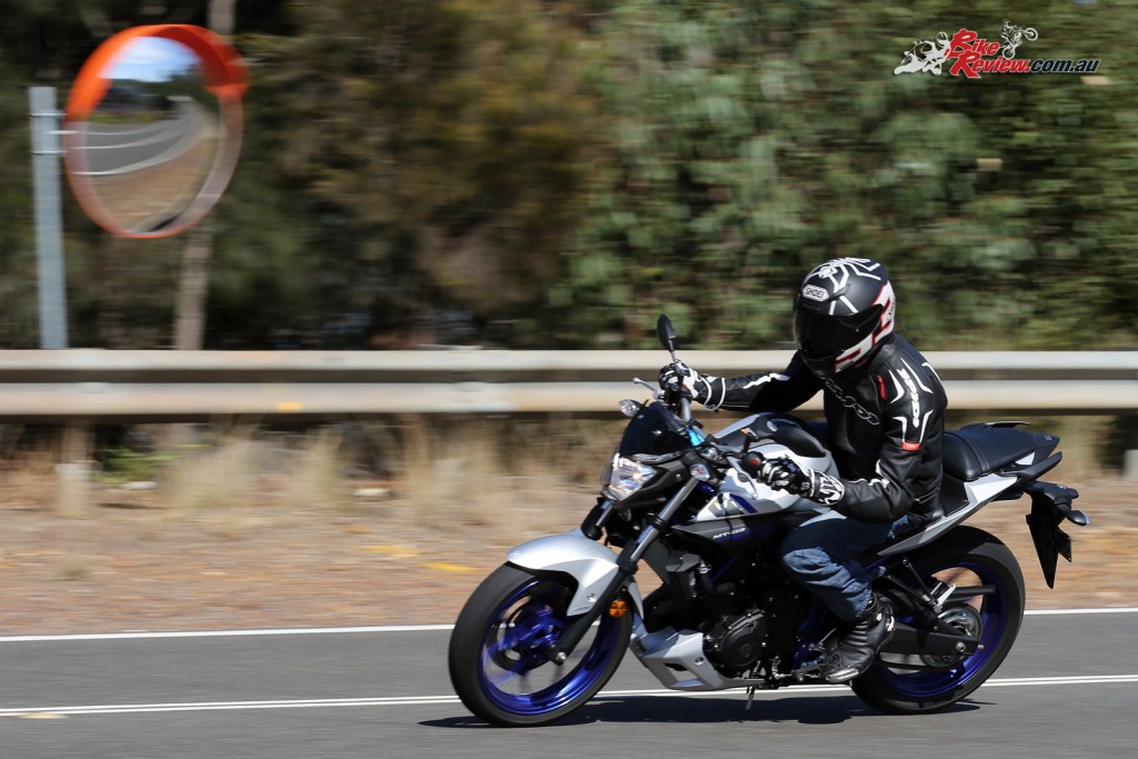 2016 Yamaha MT-03 Bike Review Actions (14)