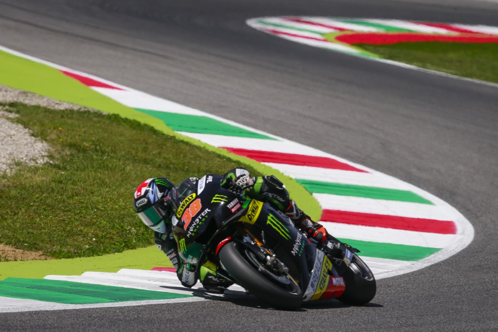 Lorenzo wins last lap thriller as Rossi retires in Mugiallo (4)