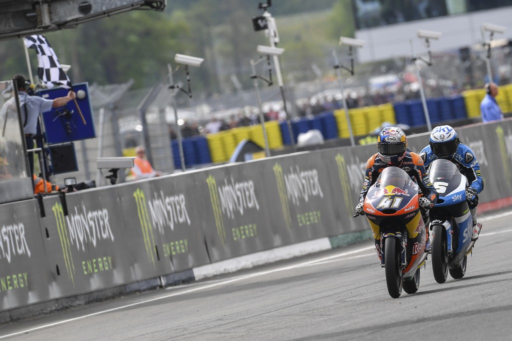 Moto3 Lorenzo produces perfection in crash filled French GP (1)