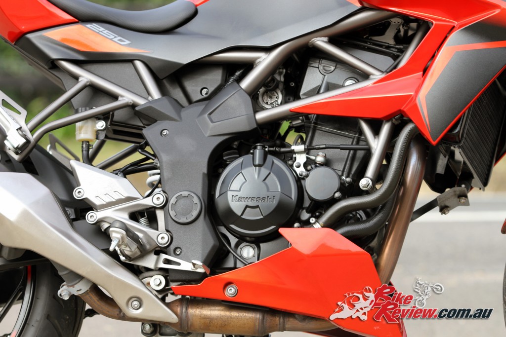 2016 Kawasaki Z250 SL Bike Review (11)