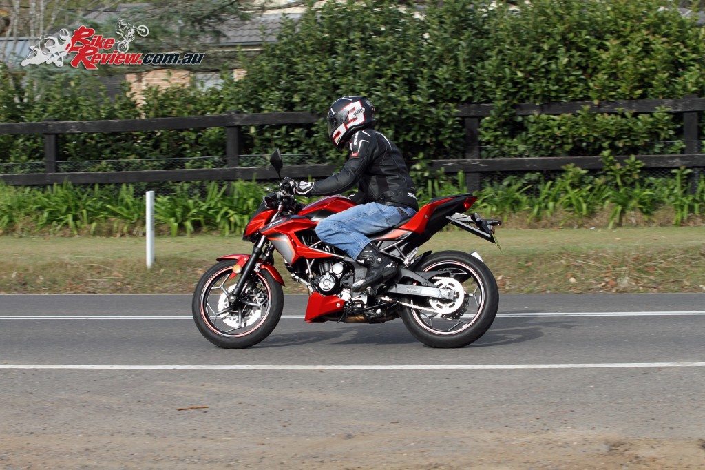 2016 Kawasaki Z250 SL Bike Review (2)