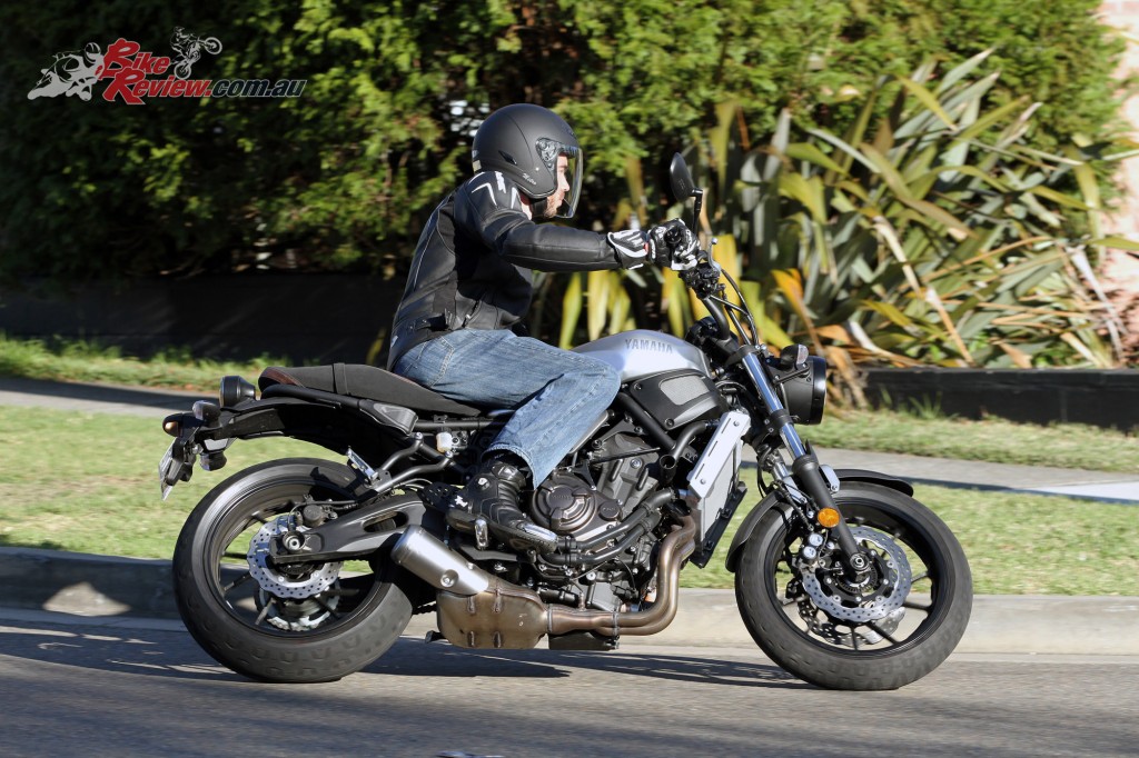 2016 Yamaha XSR700 Bike Review Action (20)