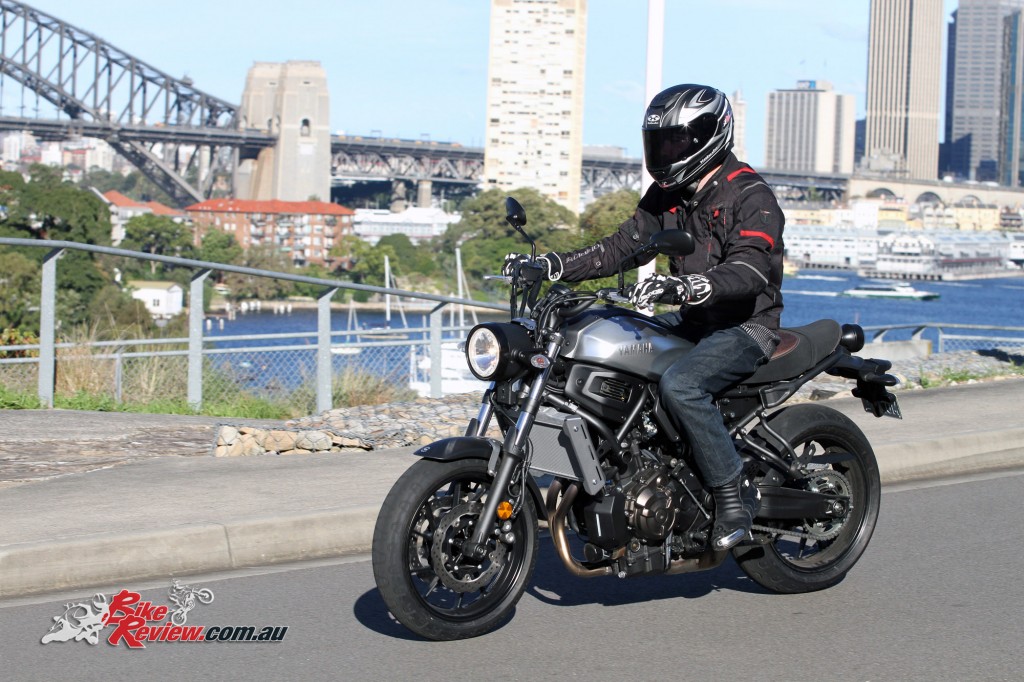 2016 Yamaha XSR700 Bike Review Action (3)