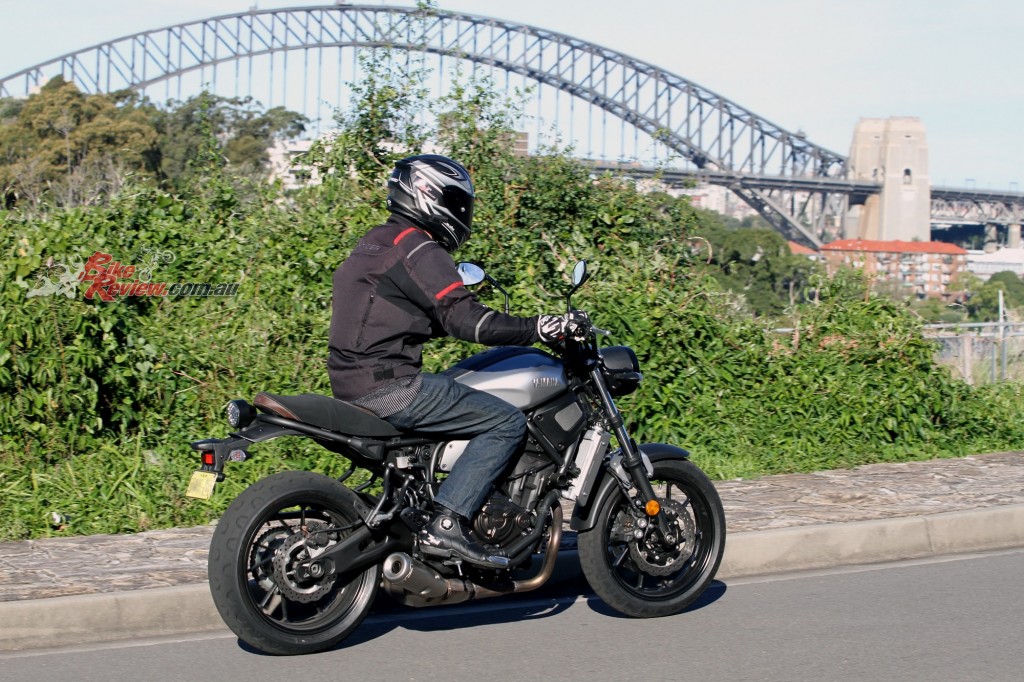 2016 Yamaha XSR700 Bike Review Action (4)