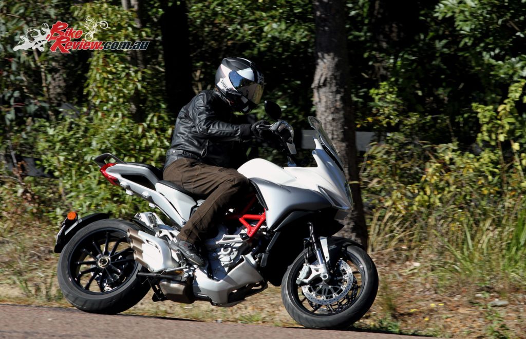 2016 MV Agusta Turismo Veloce Lusso 800 - Bike Review (2)