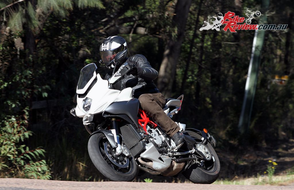 2016 MV Agusta Turismo Veloce Lusso 800 - Bike Review (5)