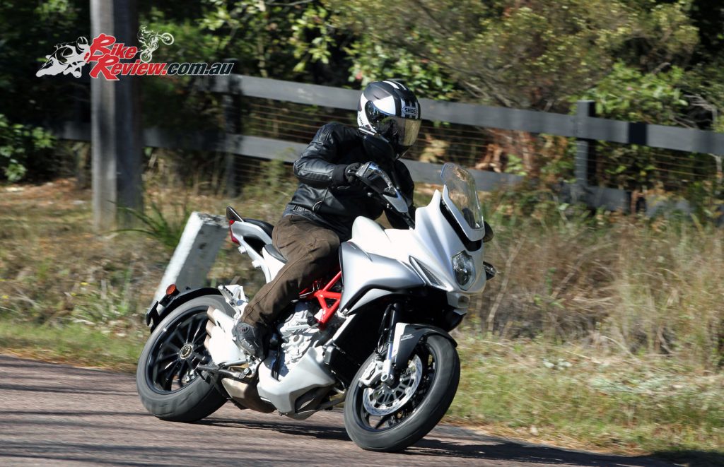 2016 MV Agusta Turismo Veloce Lusso 800 - Bike Review (7)