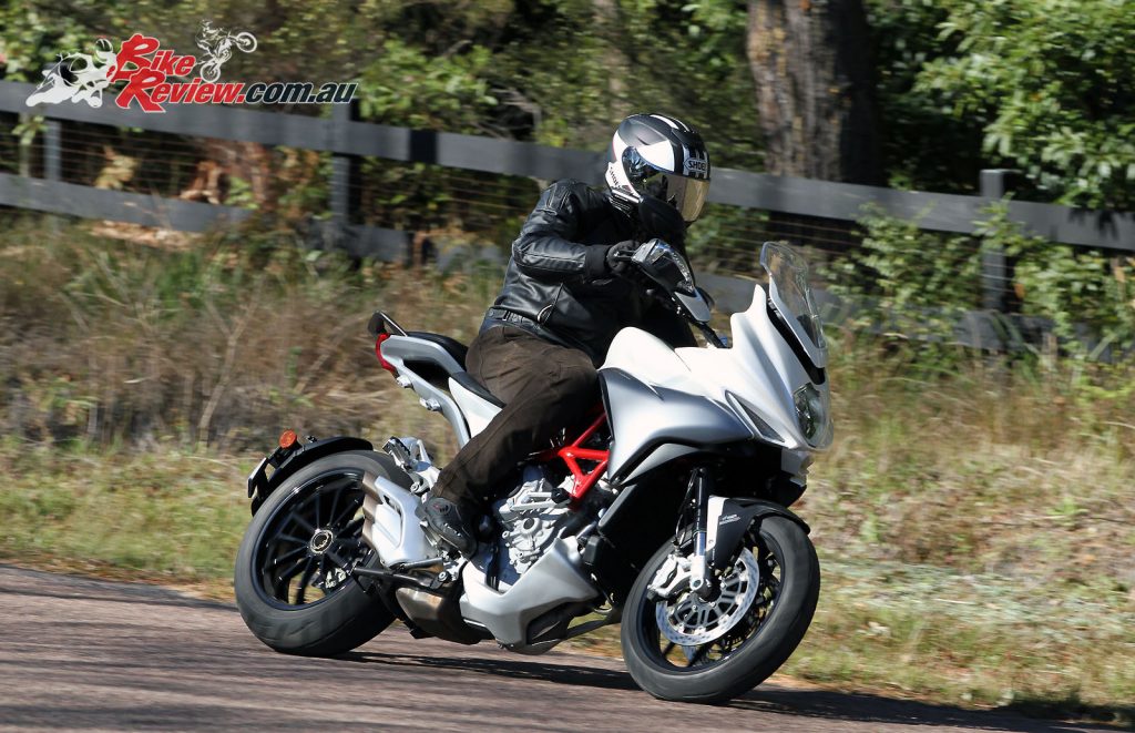 2016 MV Agusta Turismo Veloce Lusso 800 - Bike Review (8)