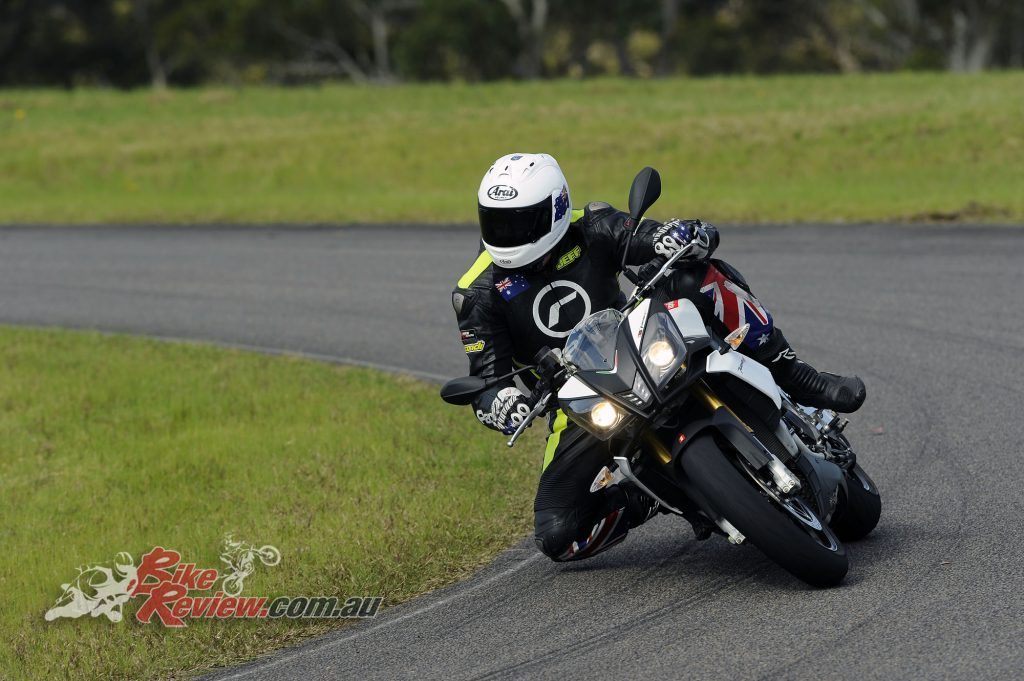 Big Bore Nakedbike - Aprilia Tuono V4 - Bike Review (7) copy