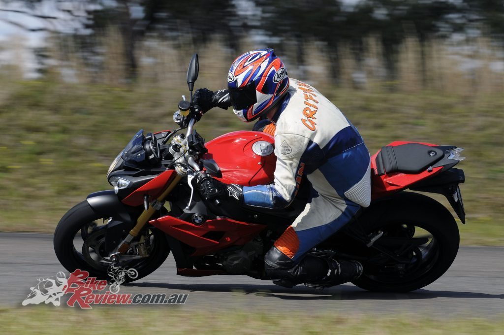 Big Bore Nakedbike - BMW S 1000 R - Bike Review (2) copy