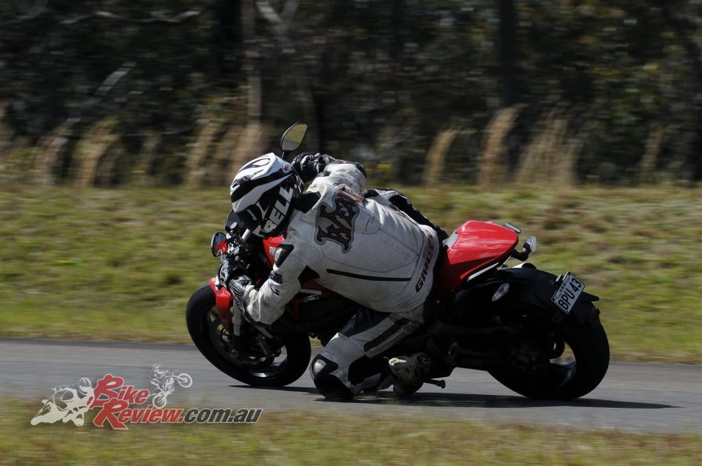 Big Bore Nakedbike - Ducati Monster 1200 - Bike Review (5) copy