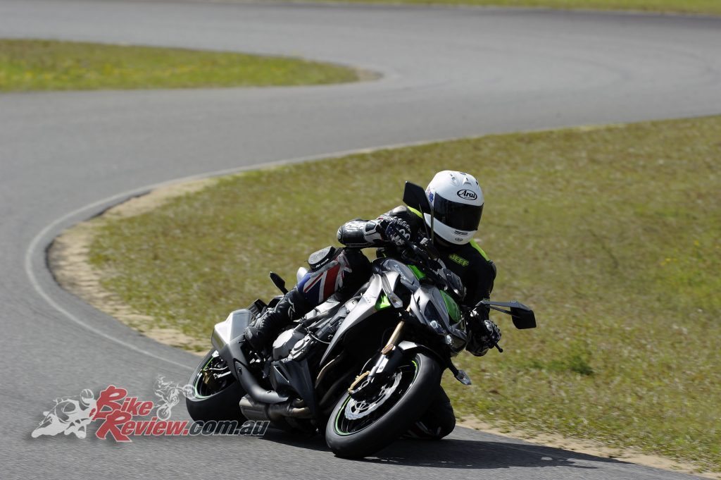 Big Bore Nakedbike - Kawasaki Z1000 - Bike Review (6) copy