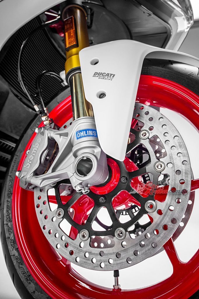 2017 Ducati Supersport S Ohlins forks, Brembo brake calipers, ABS