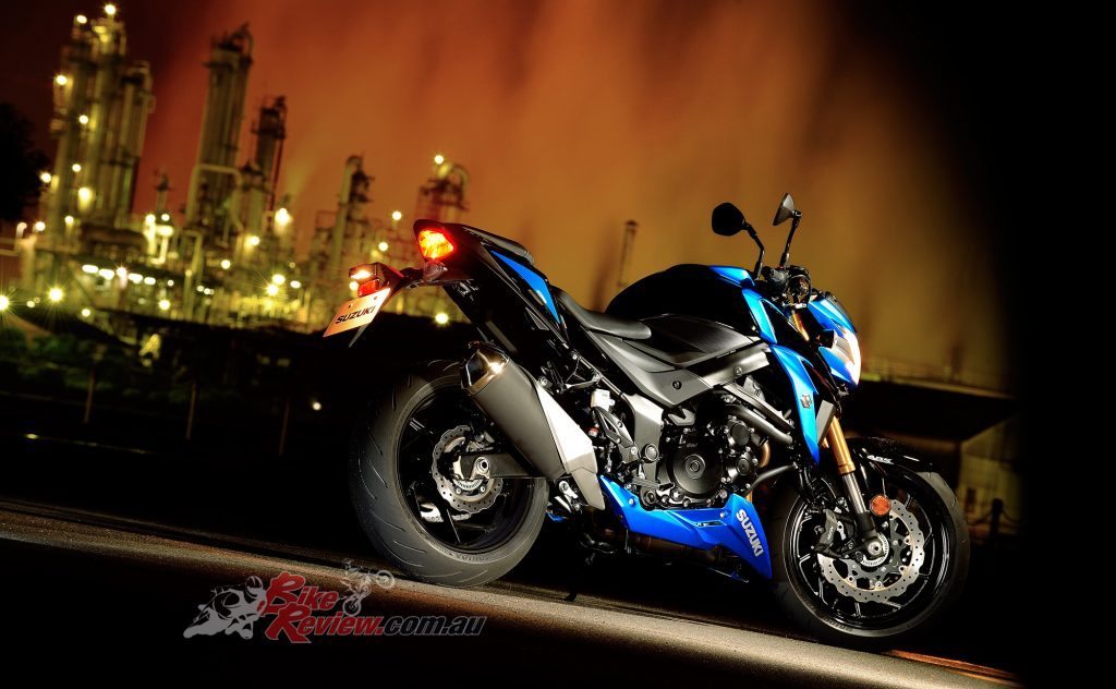 2017-Suzuki-GSX-S750AL7_Action_28