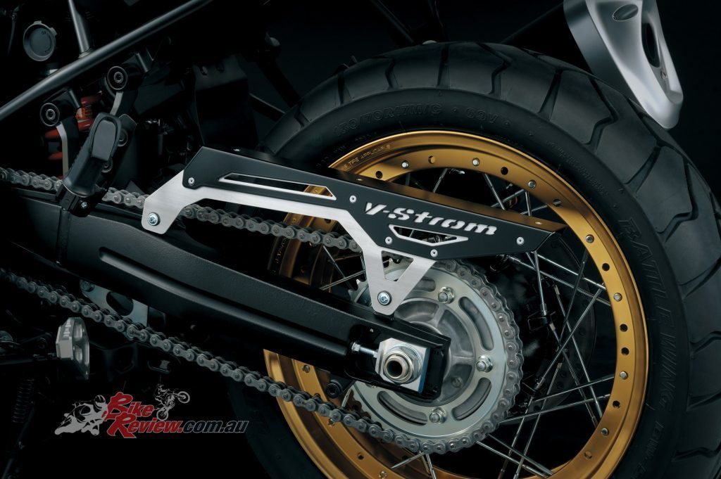 The 2017 Suzuki V-Strom 1000XT and 1000 feature an aluminium swingarm.