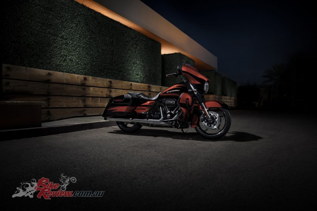Harley-Davidson-CVO-Street-Glide-Beauty-Shot