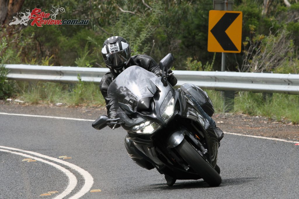 Cornering capability on the FJR1300AE is up there. Here I am on my local twisties, and I found the two riders without luggage preload setting best, with damping on HARD + 0. D-mode was in Sport. 
