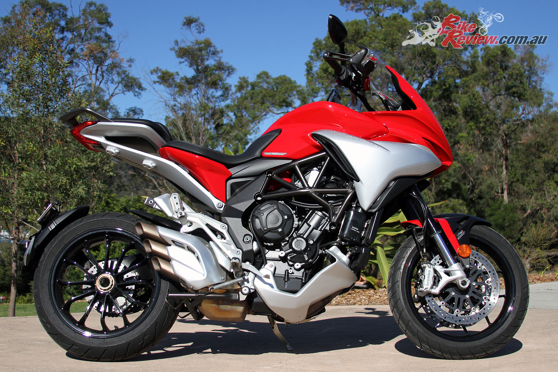 Is the MV Agusta Turismo Veloce Lusso the ultimate sports tourer? With the emphasis on sport!