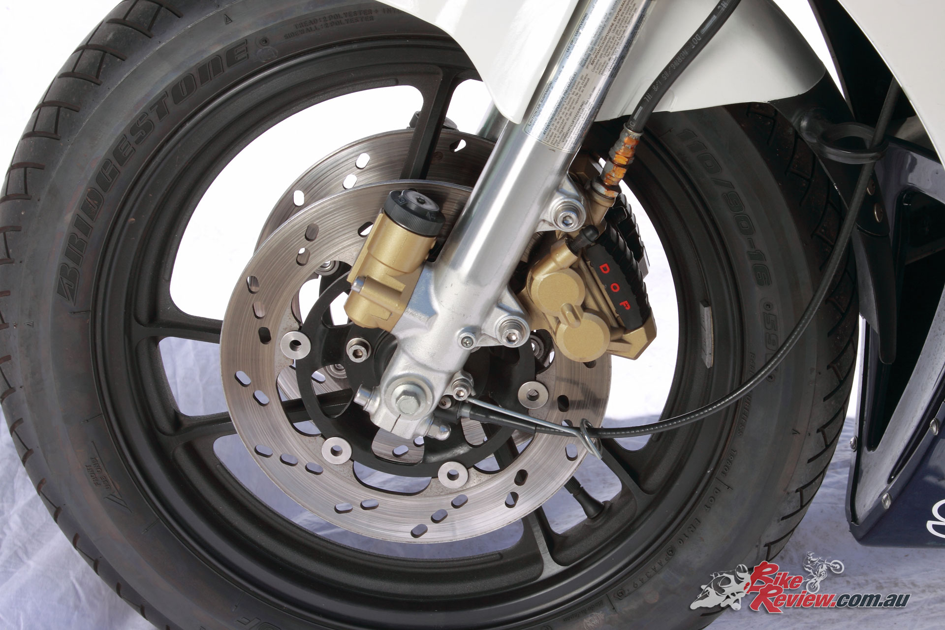 Dual front disc brakes helped slow the RG500 from it's 225km/h+ top speed, with 95hp on hand