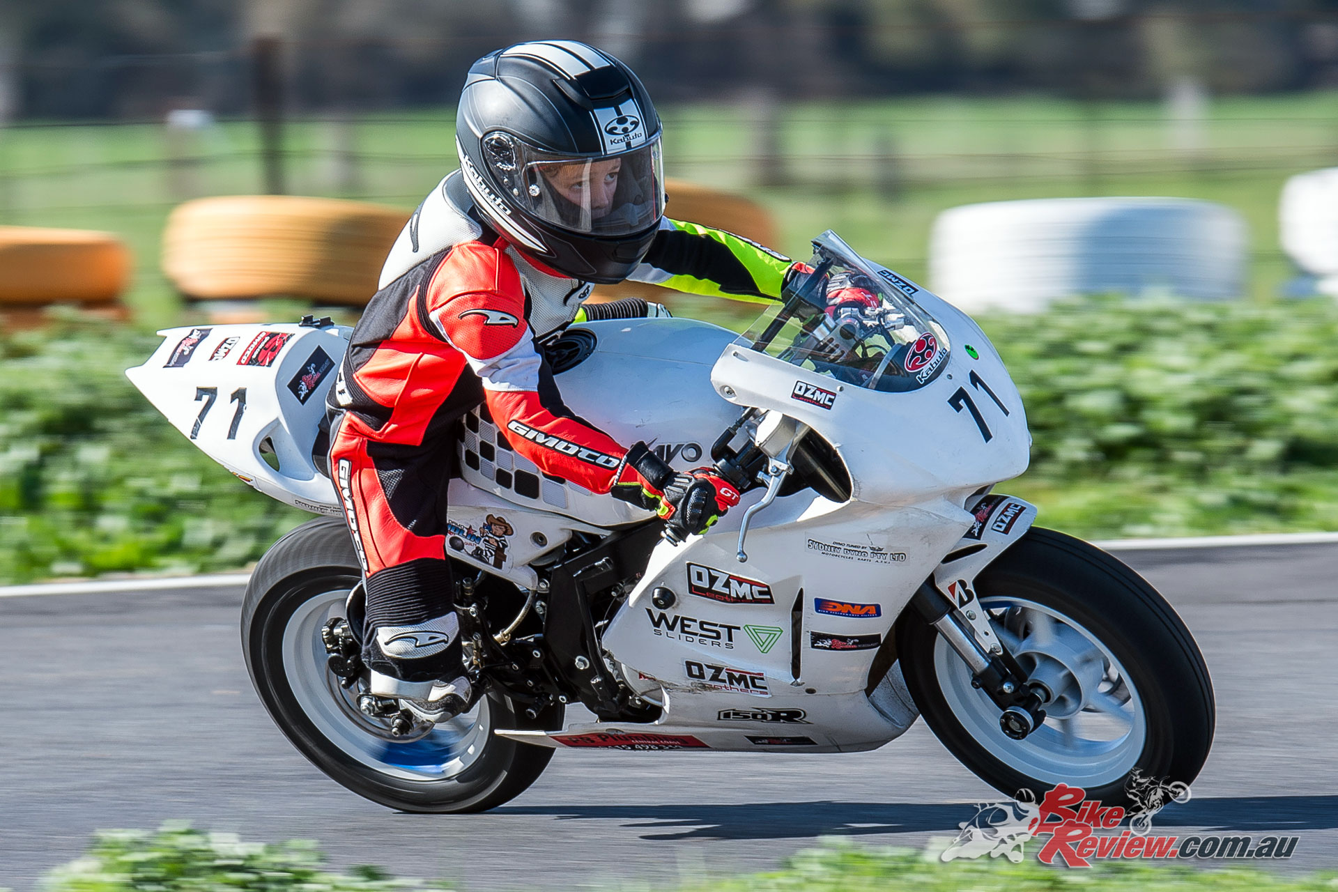 James Weaver riding at MotoStars Round 4 with the Kabuto RT-33 - Image by Col Roper