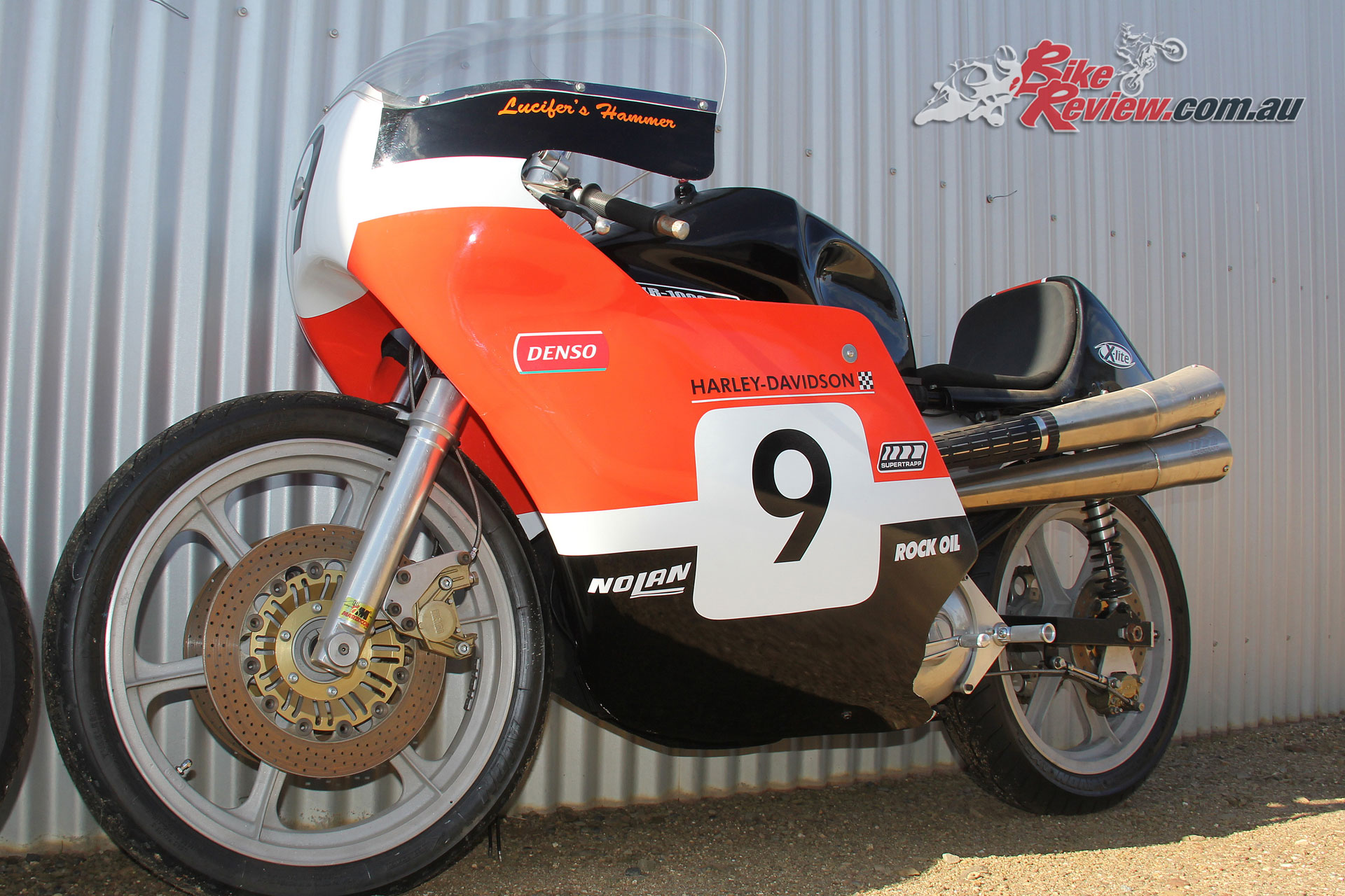 The XR 1000 would follow in 1983, this time a road legal offering but offering a race kit