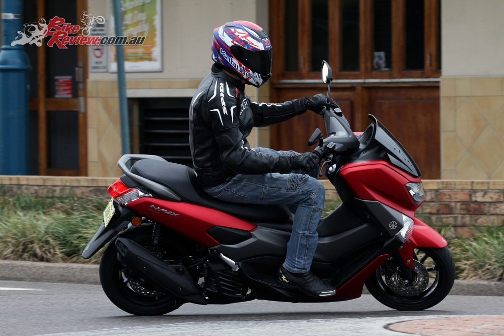The NMAX 155 is a small capacity scooter with the performance of a larger machine and really surprising.