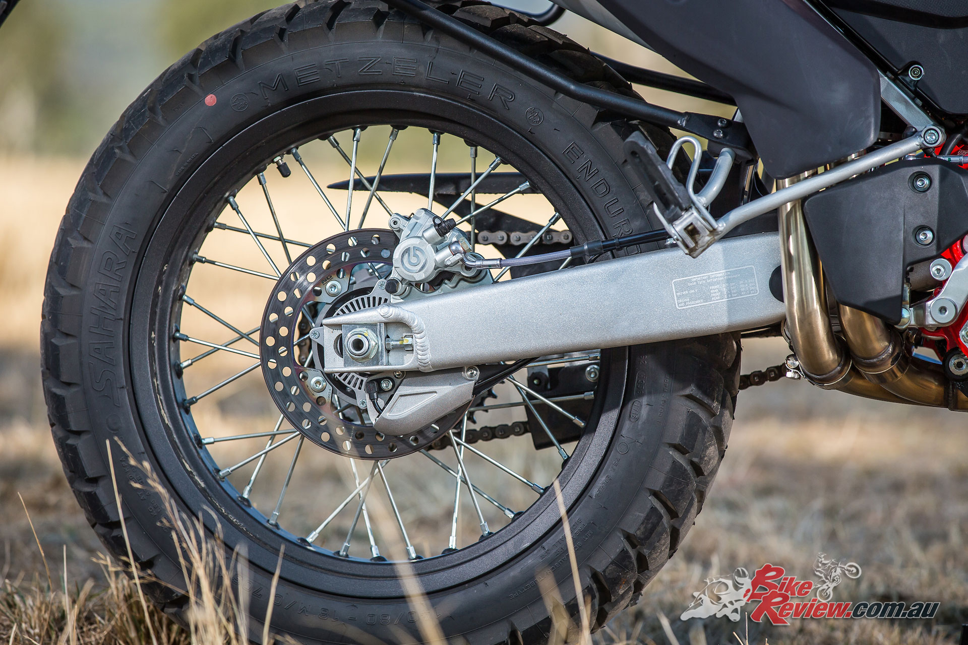 An adjustable rear shock offers preload and rebound, with a 240mm rear rotor and aluminium swingarm