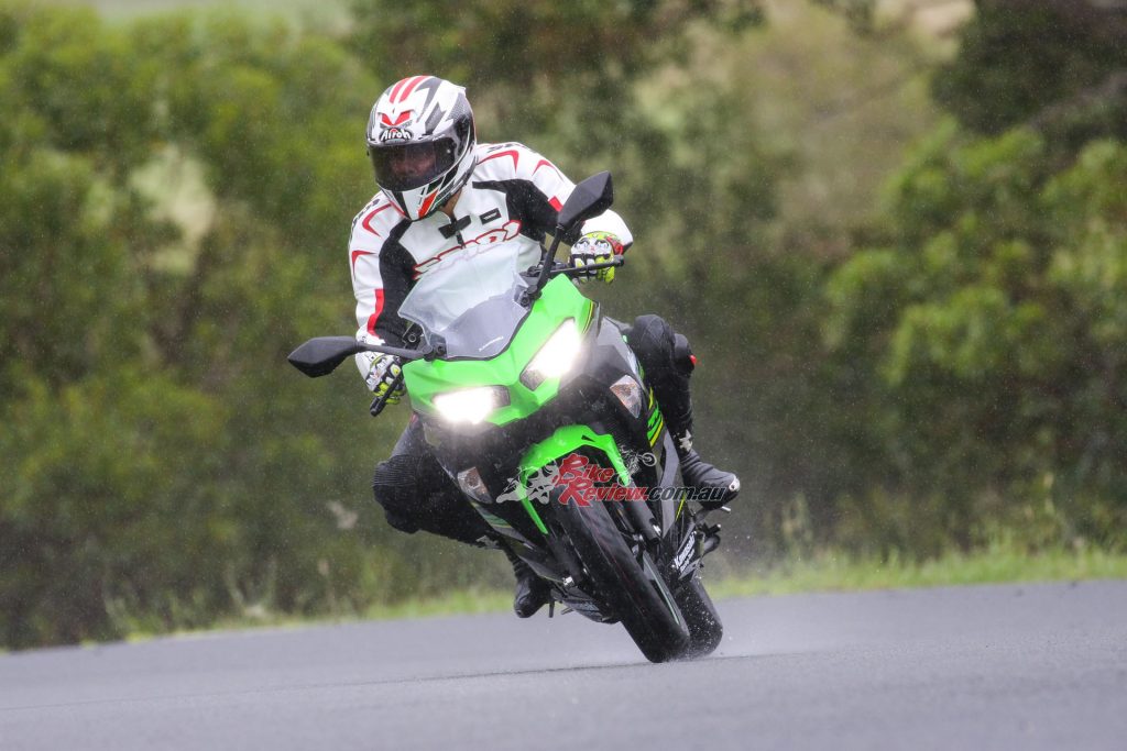 Rain, new leathers, new gloves, new boots to wear in, on an unfamiliar track that is known for a bad surface. Simon was chuffed the Ninja 400 made it so easy for him, in fact, he enjoyed the first session, somebody get that man a straight jacket! He is bonkers. 