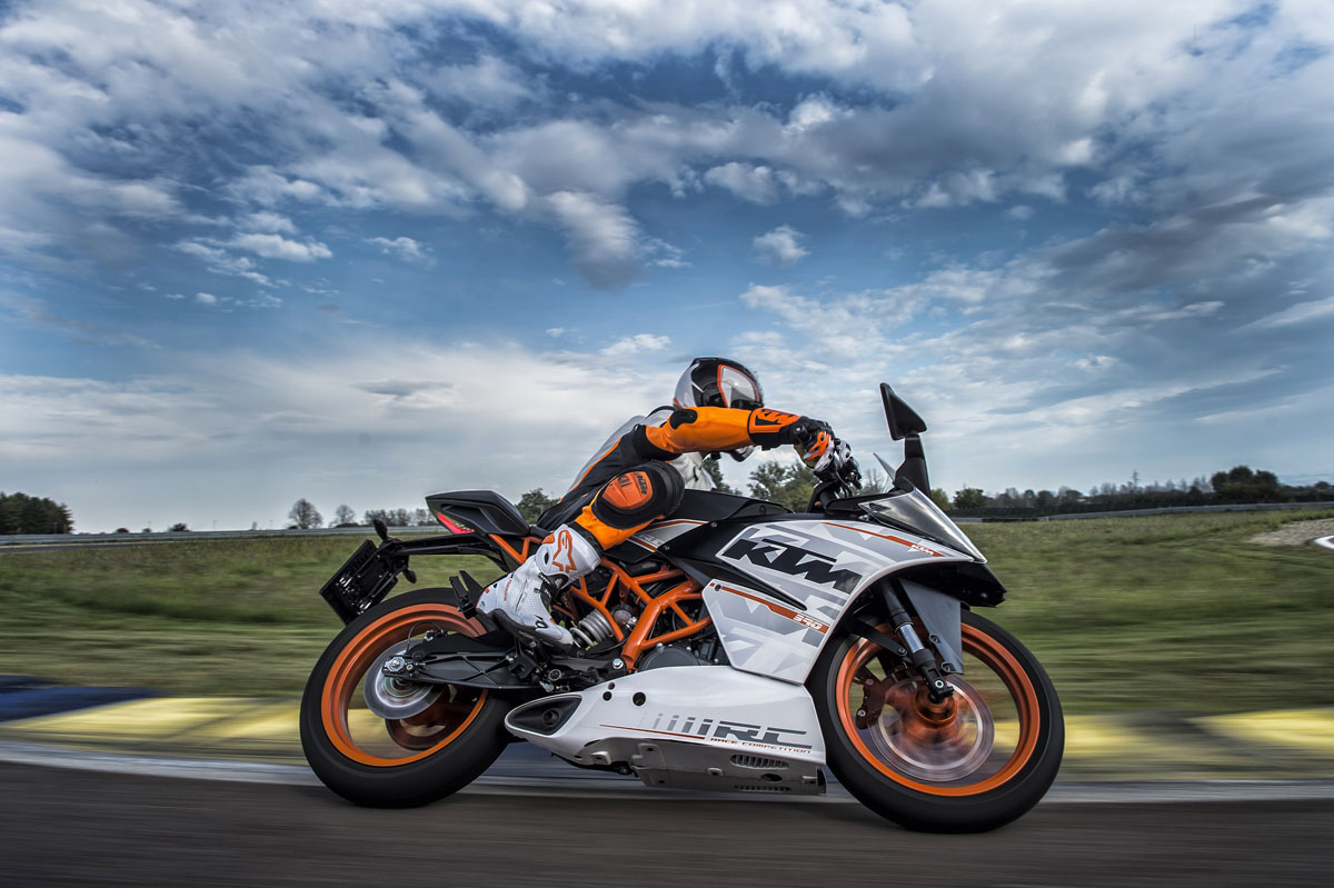 Ктм кр. KTM RC 390. KTM RC 390 ABS. КТМ Суперспорт. KTM rc16.