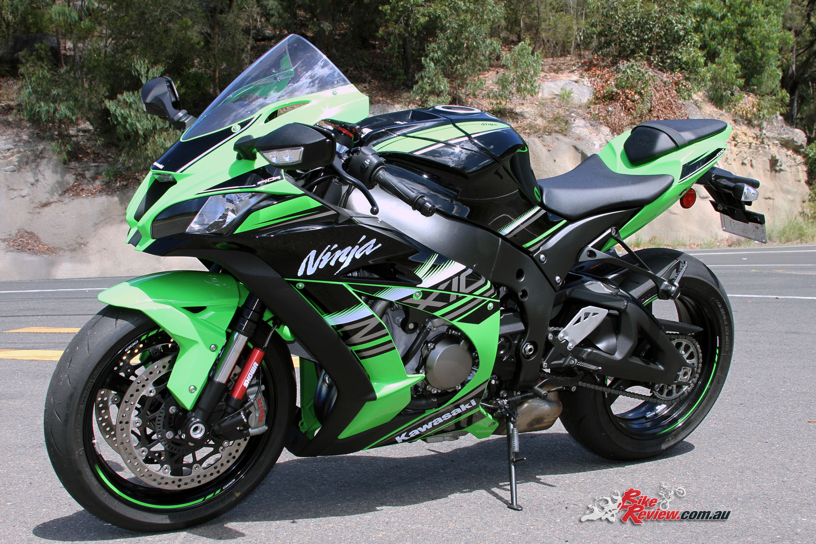 EICMA: 2016 Kawasaki Ninja ZX-10R and KRT Replica Pack 210