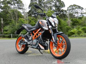 Metzeler M5 tyres, WP forks and Brembo brakes give the 390 Duke a neat chassis package.