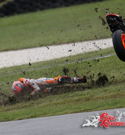 Marc Marquez crashes from lead, Phillip Island MotoGP 2016